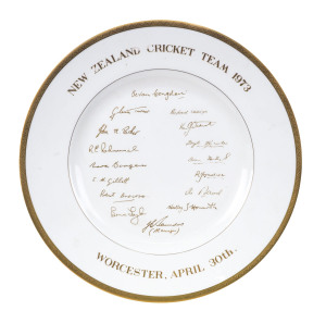 NEW ZEALAND CRICKET TEAM 1973: Royal Worcester commemorative plate, April 30th, 1973 featuring the facsimile signatures of the 16 members of the team plus the manager; including Bevan Congdon, Richard Collinge, Glenn Turner and Richard Hadlee.