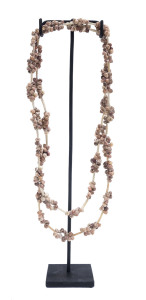 A shell necklace, Darwin region, early-mid 20th century