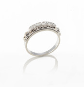 An 18ct white gold and platinum ring set with 5 diamonds