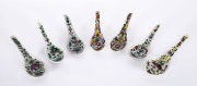 Five China Straits porcelain spoons together with a pair of famille rose porcelain spoons, 19th century - 2