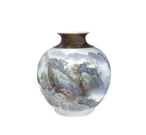 A Chinese porcelain spherical vase, 20th century