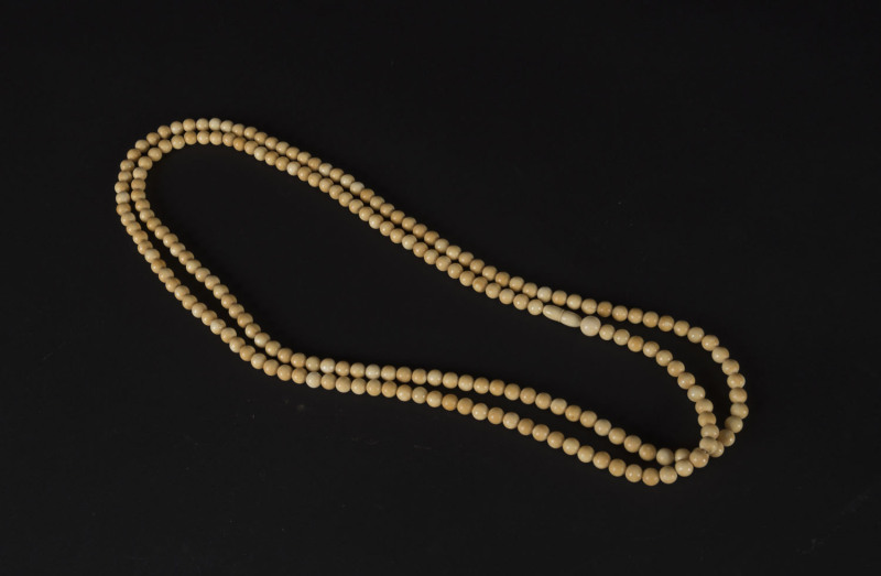 Antique Chinese ivory bead necklace, 19th century