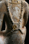 A Chinese seated Guanyin, polychrome carved marble, 19/20th century - 4