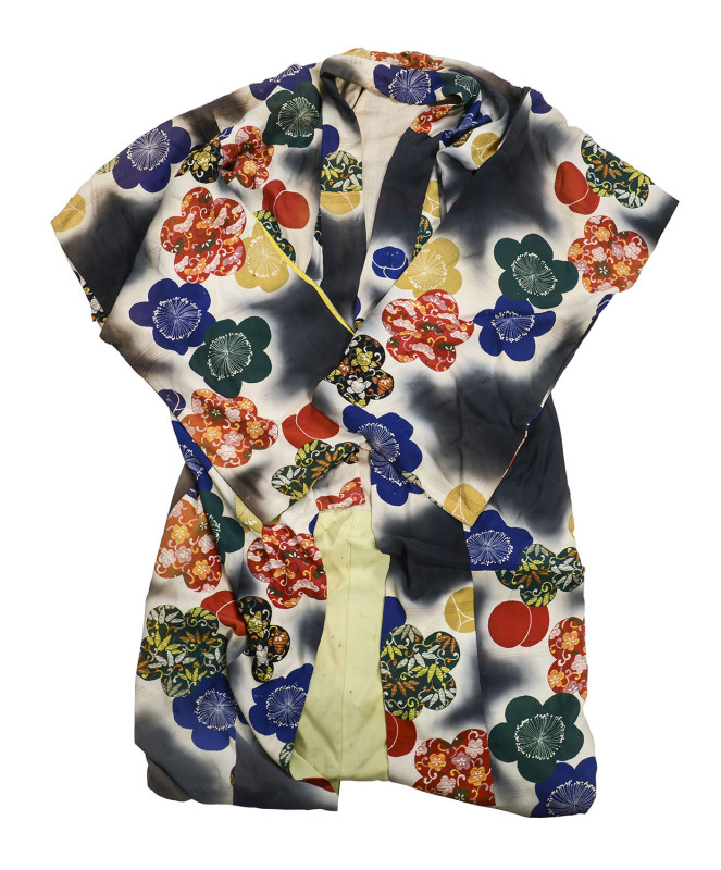 A Japanese silk kimono, early 20th century