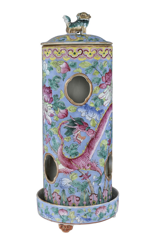 A Chinese porcelain lantern with dragon motif, 19th/20th century