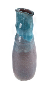 KLYTIE PATE Pottery jug glazed in turquoise and mauve