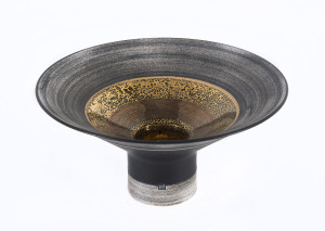 DEREK SMITH Ceramic bowl with gilt glazed interior