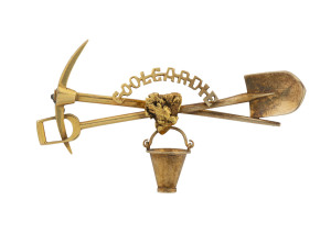 "COOLGARDIE" Australian goldfields 15ct gold brooch with pick and shovel, gold nugget specimen and bucket, circa 1894, by LARARD BROS. Melbourne
