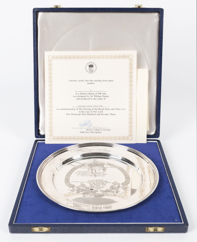 Coins & Banknotes: General & Miscellaneous Lots: 1976 Sterling Silver commemorative plate in a presentation box with original documentation. Depicts Queen Elizabeth by Sir William Dargie and records the fact that she had been "Proclaimed Queen of Australi