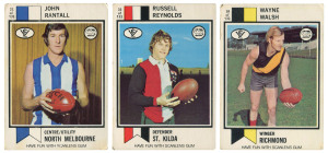 1974 SCANLEN'S "FOOTBALLERS" almost complete set [130/132] + many duplicates. [Total: 549]. Mixed condition.