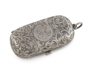 An English sterling silver double sovereign case made by A.L. Dennison in Birmingham, 1911, 5.5cm long, 40 grams