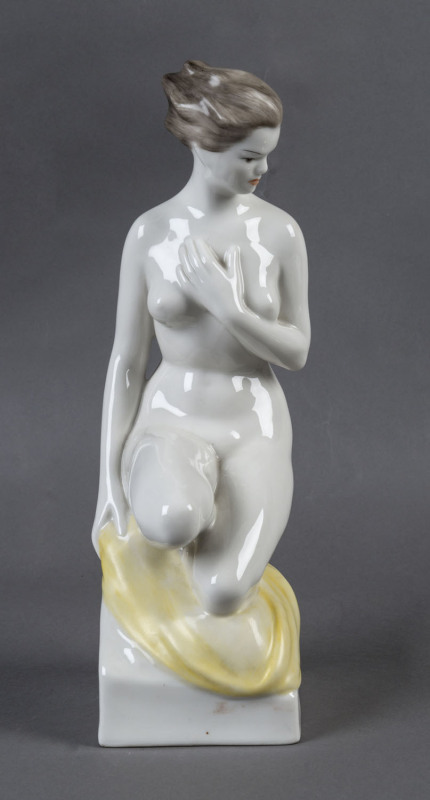 HOLLOHAZA Hungarian porcelain kneeling nude statue, circa 1930s,