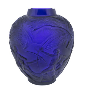 LALIQUE "Archers" vase in dark violet glass, circa 1921,