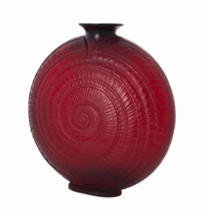 LALIQUE "Escargot" vase in red glass, designed 1920,