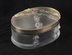 LALIQUE Frosted glass jewellery casket, post 1950,