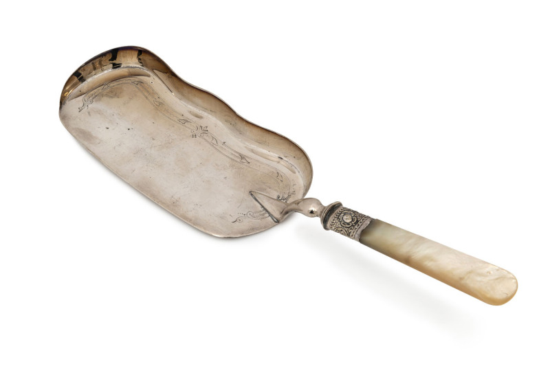 An English silver plated crumb tray with mother of pearl handle, 19th century,