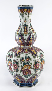 An impressive Dutch Delft porcelain vase, 20th century, 