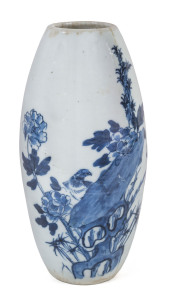 A Chinese blue and white porcelain vase, 18th/19th century,