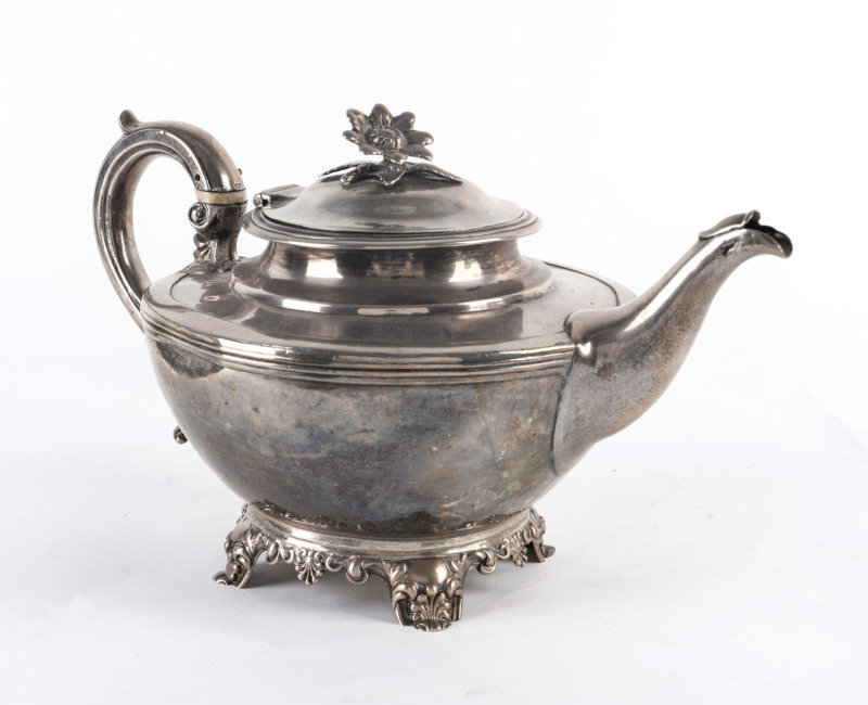 An English sterling silver teapot and assorted scrap silver, 19th century,