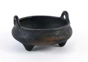 A Chinese bronze censer, 19th/20th century,