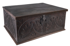 An early English oak box, carved decoration with monogram "M. H.", 17th/18th century,