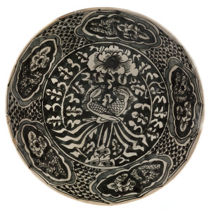 Binh Thuan Shipwreck Chinese Swatow dish, early 17th century, Binh Thuan Shipwreck label number 42563, 26cm diameter