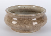 A Chinese crackle glazed bowl, 18th century, ​21cm diameter