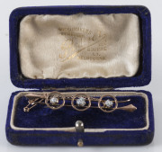 A Colonial bar brooch 15ct gold and Tasmanian osmiridium, 19th century, stamped "15ct" and housed in a plush box with Melbourne retailer's address, ​5.5cm long, 3.6 grams - 2