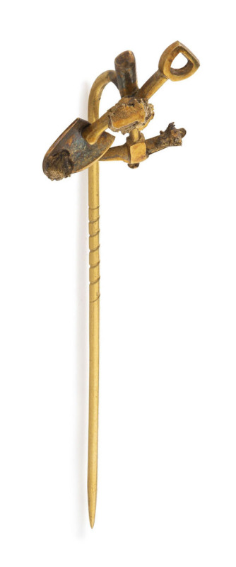 A goldfields stickpin with crossed pick and shovel, 19th century