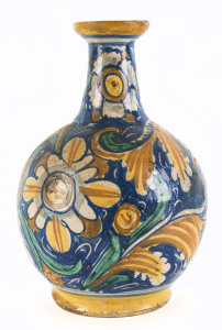 An Italian Majolica earthenware vase, 17th century, 24cm high