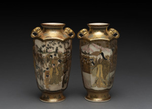 A fine pair of SATSUMA mantle vases with scenes of crowds and actors, Meiji period, late 19th century, seal mark to base, signed HODOTA, ​25cm high