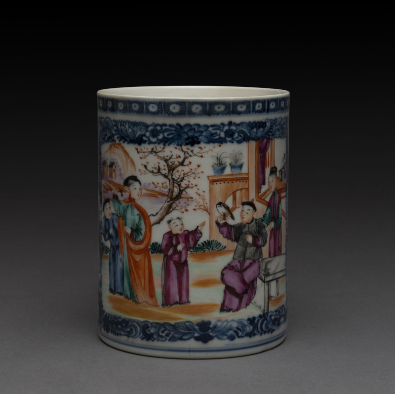 An 18th century Chinese export porcelain tankard with scene of a mandarin and bird, fine dragon handle, circa 1765,12cm high