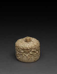 A Japanese finely carved ivory box, Meiji period, 19th century, 8cm high, 10cm wide