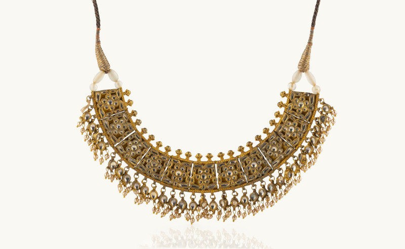 Kundun necklace in 22ct gold set with pearls and uncut diamonds, circa 1900. 125 grams total