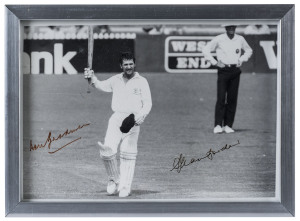 ALLAN BORDER at the ADELAIDE TEST MATCH AGAINST NEW ZEALAND, December 1987 equals DON BRADMAN'S NUMBER OF RUNS SCORED IN TESTS - 6,996. Border made 205 in Australia's only innings in the match and a significant milestone on his way to his massive total of 11,174 Test runs.A framed black & white photograph of Allan Border holding his bat in the air acknowledging the applause of the crowd at the moment he passed Don Bradman's test run total of 6996 runs. With the original signatures of Bradm