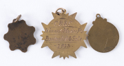 CORIO BAY ROWING CLUB: 1915 9ct gold medal awarded to the "Winners Maiden Pairs - Bairnsdale & Sale - 1915" in the original box (for Ed.G.Scott, Moorabool Str. Geelong); also two small enamel & brass badges/fobs associated with the club. (3 items). - 2