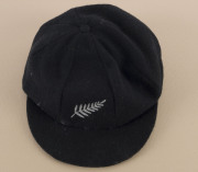 RICHARD HADLEE, NEW ZEALAND TEST CAP, circa 1988 Richard John HADLEE (Canterbury, Nottinghamshire, Tasmania & New Zealand, 1971-90). New Zealand black cloth Test Team cap, by Albion C&D of Australia, with embroidered "silver fern" emblem of New Zealand to - 4