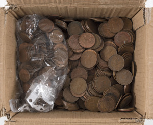 Coins - Australia: An accumulation of circulated pennies, plus a lesser quantity of half-pennies, predominantly QEII era with a smattering of KGVI, total weight 5kg+, (many 100s)