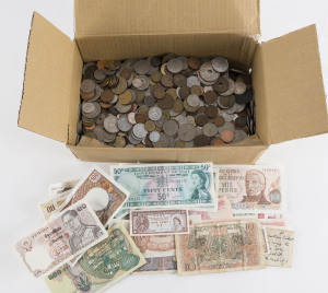 Coins - World: World accumulation of mostly uncirculated coins, some silver, mostly 20th century, diverse array with many countries represented including China, Fiji, GB, Indonesia, Israel, Peru, Sweden, Tonga amongst many others; also approximately 70 banknotes (some uncirculated) including emissions from China, Fiji, Indonesia, Peru, Spain & Thailand. Could surprise. (many 100s)