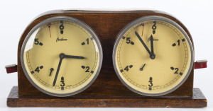 OMIKRON Hungarian chess clock in timber case, circa 1930, 10cm high