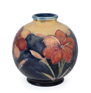 MOORCROFT "African Lilly" pattern pottery vase, circa 1930s, impressed mark and signature "Moorcroft, Potters To Her Majesty The Queen, Made In England", 11cm high
