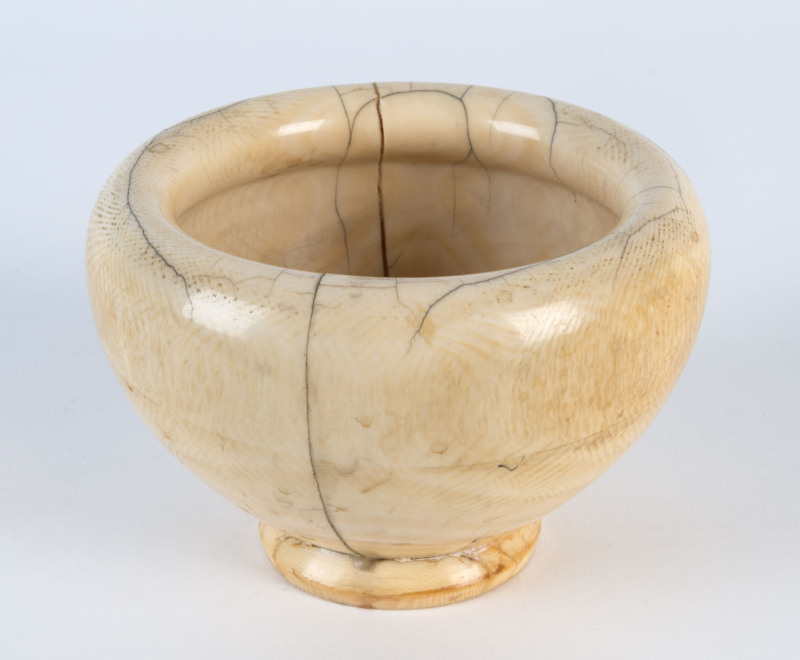 A French turned ivory bowl, 19th century, 10.5cm high, 15.5cm diameter