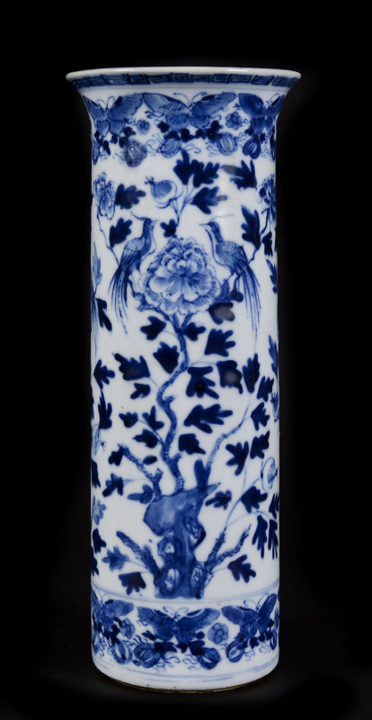 A Chinese blue and white porcelain vase, late Qing Dynasty, 19th/20th century