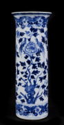 A Chinese blue and white porcelain vase, late Qing Dynasty, 19th/20th century