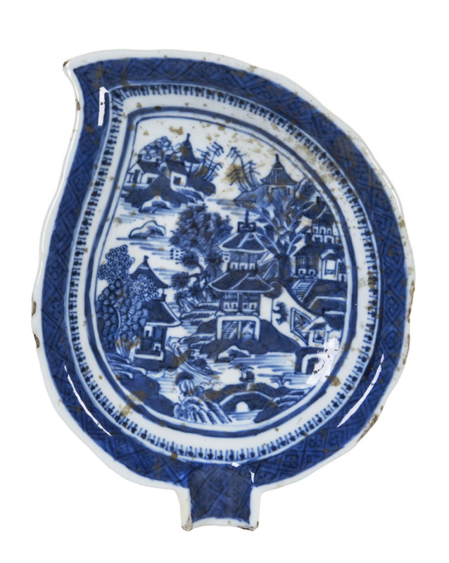 A Chinese porcelain "Willow" patterned washer, 19th century