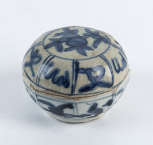 A Chinese blue and white lidded bowl, Ming Dynasty, 7cm high, 9cm across