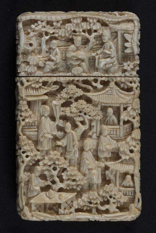 A Chinese carved ivory calling card case, 19th century, 9.5 x 6cm