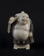 A Japanese carved ivory netsuke, Meiji period, 5cm high