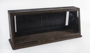 Shop counter display cabinet with woodgrained tin on timber base, late 19th century, 27cm high, 65cm wide, 19cm deep
