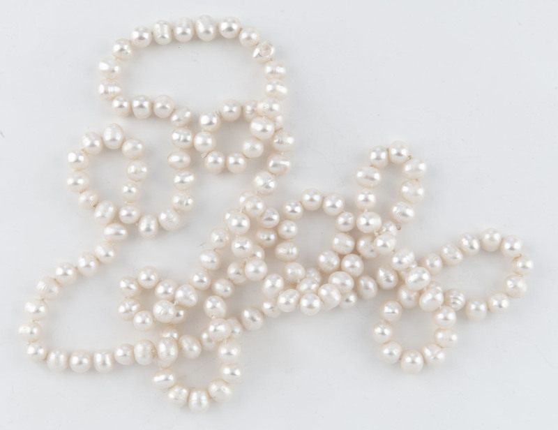 A fresh water pearl necklace, 20th century, 120cm long